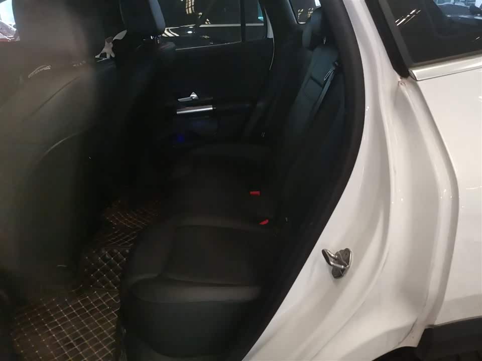 Mercedes-Benz GLA Mercedes-Benz GLA