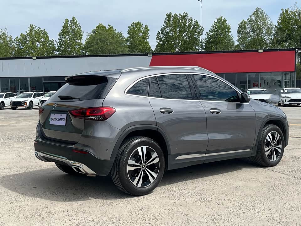 Mercedes-Benz GLA Mercedes-Benz GLA