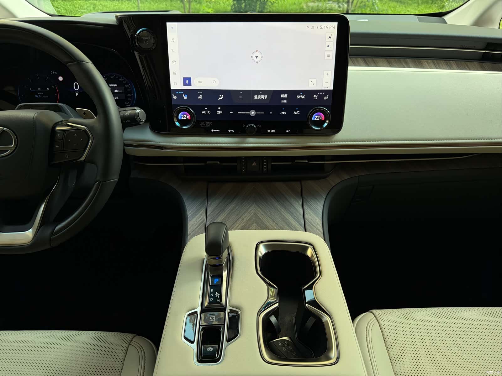 Lexus LM, 2024 13