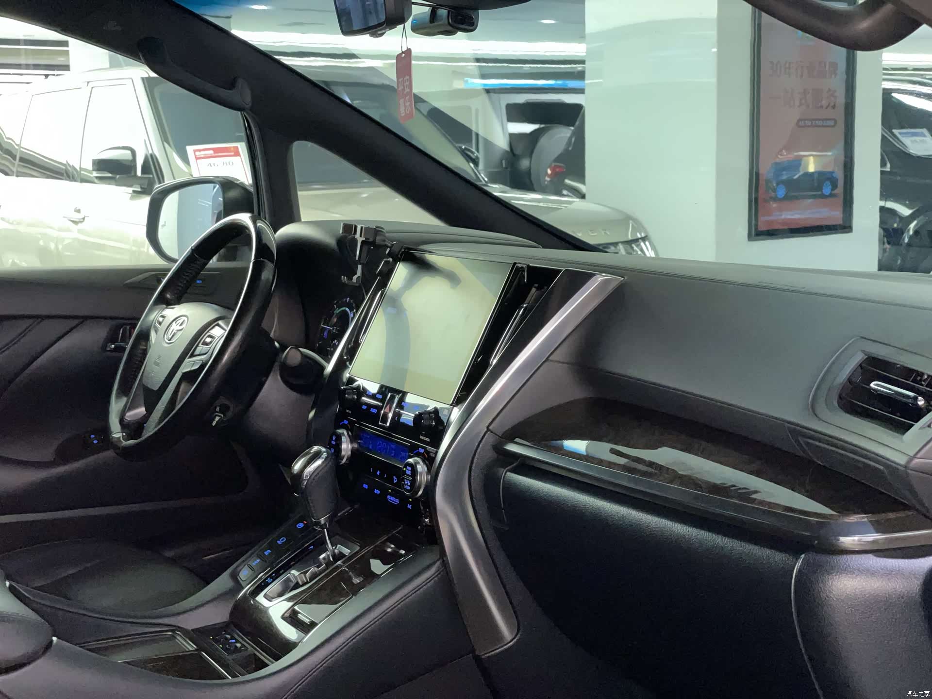 Toyota Vellfire, 2020 10