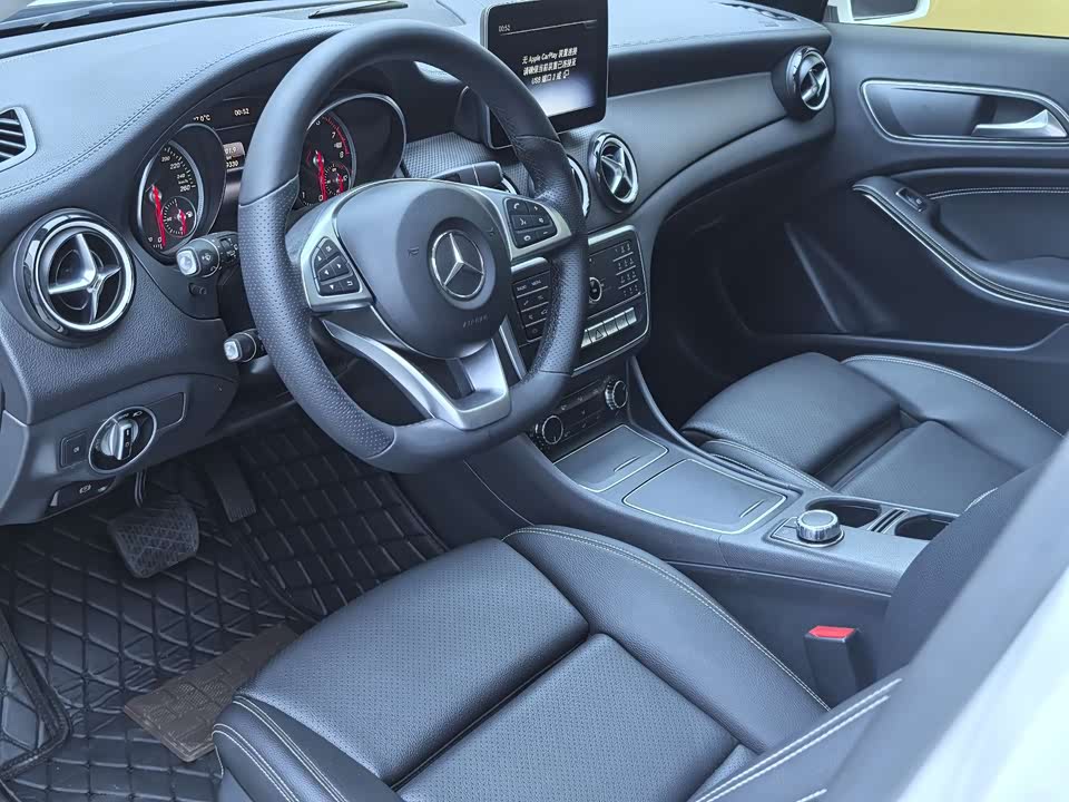 Mercedes-Benz GLA Mercedes-Benz GLA