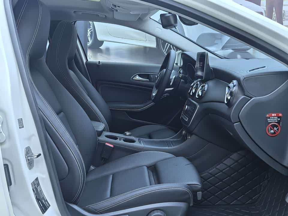 Mercedes-Benz GLA Mercedes-Benz GLA