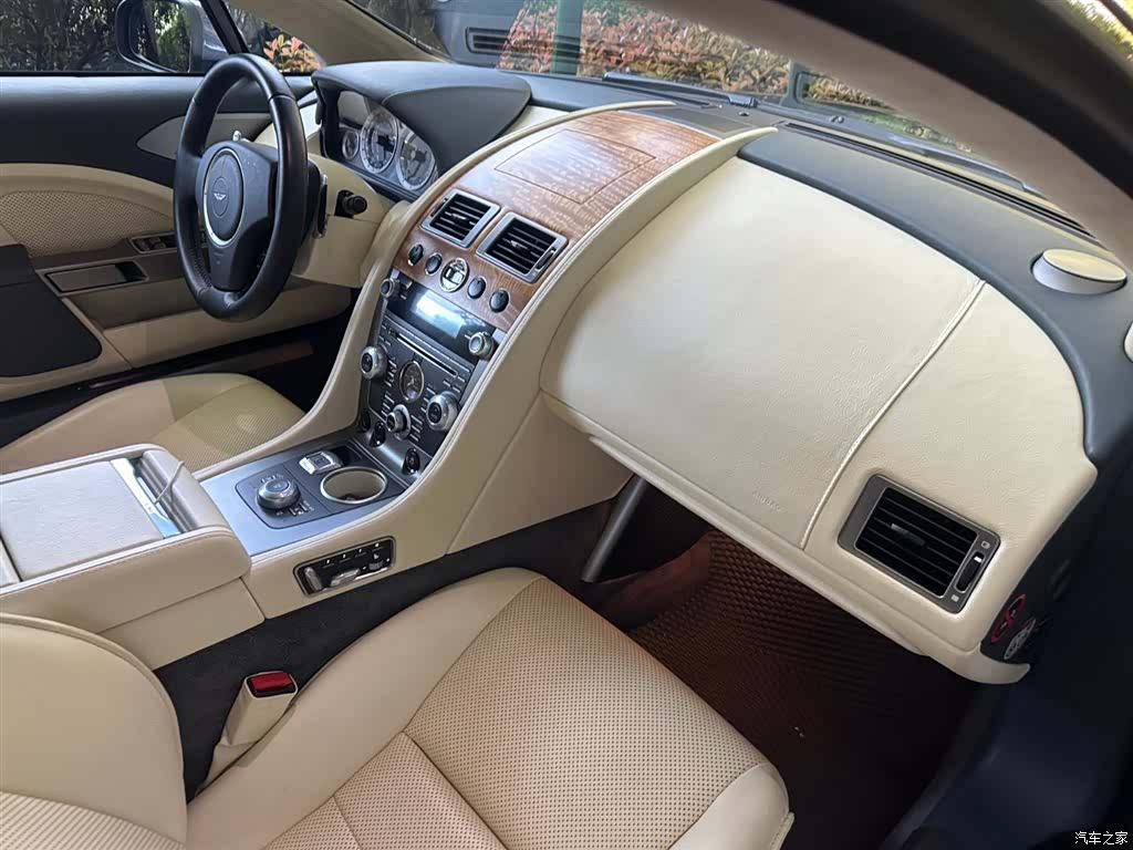 Aston Martin Rapide, 2011 7