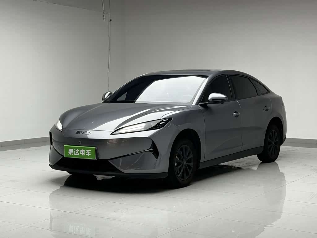 BYD E7