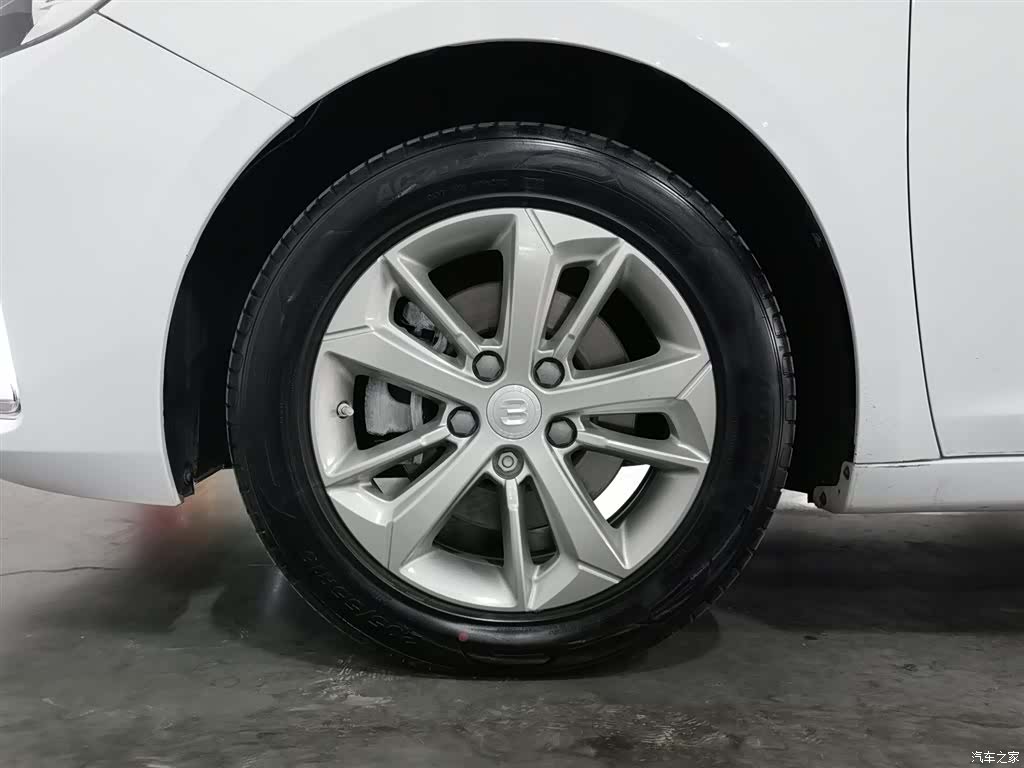 Geely Emgrand, 2021 17