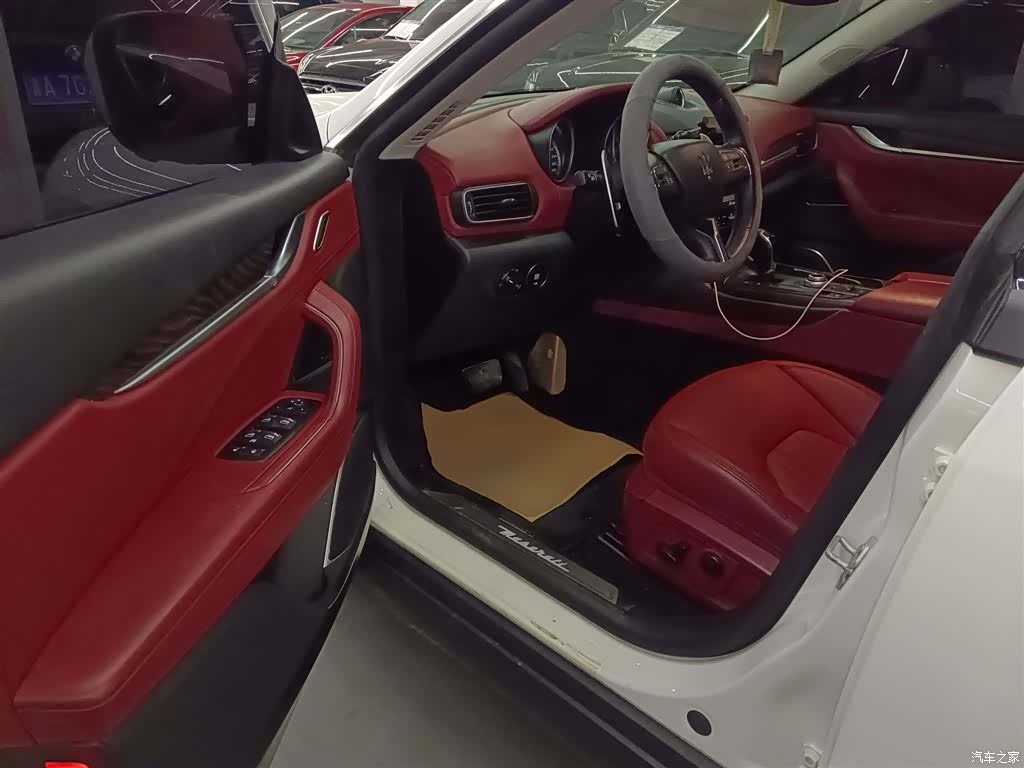 Maserati Levante, 2017 12