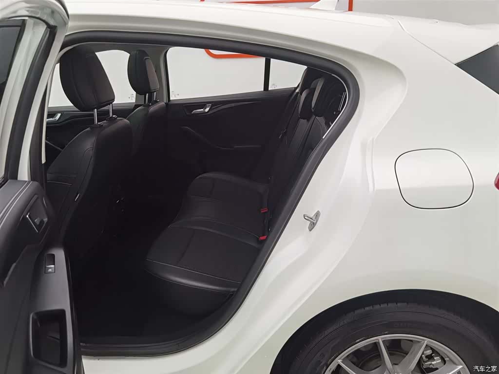 Ford Focus, 2022 15