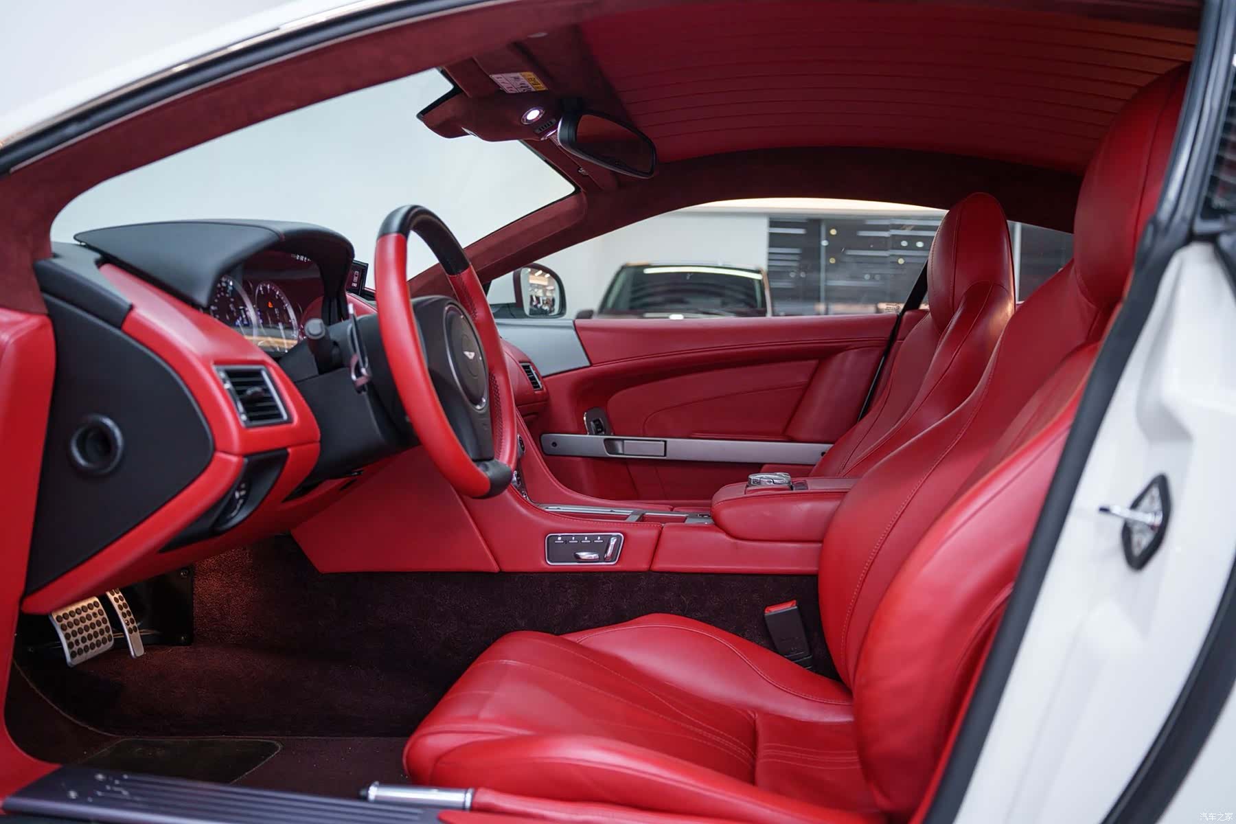Aston Martin DB9, 2014 9