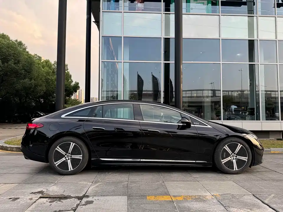 Mercedes-Benz EQS