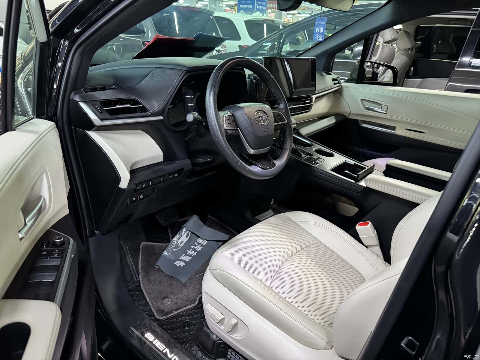 Toyota Sienna, 2025 12