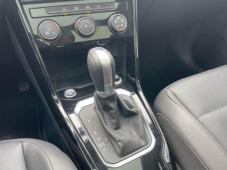 Volkswagen T-ROC exploring Songs