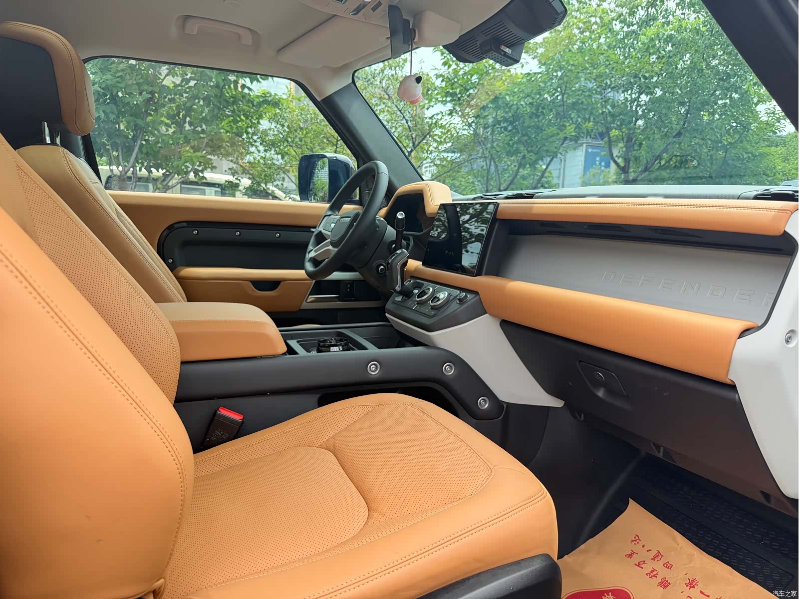 Land Rover Defender, 2024 12