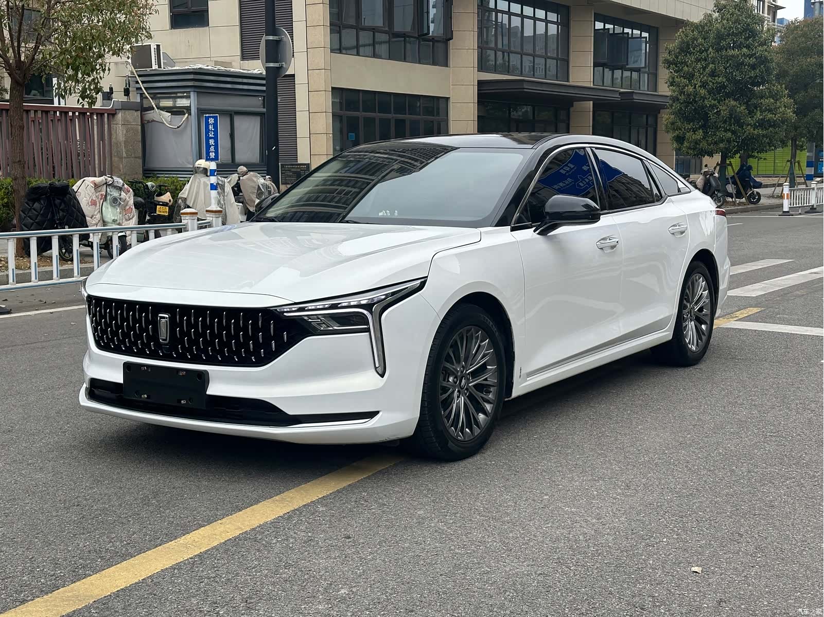 Bestune B70, 2023 1