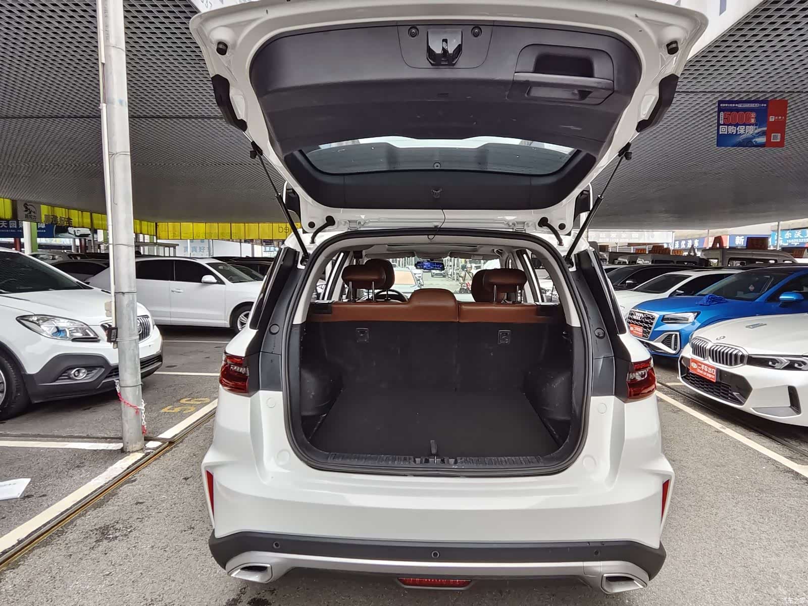 Geely X6, 2022 13