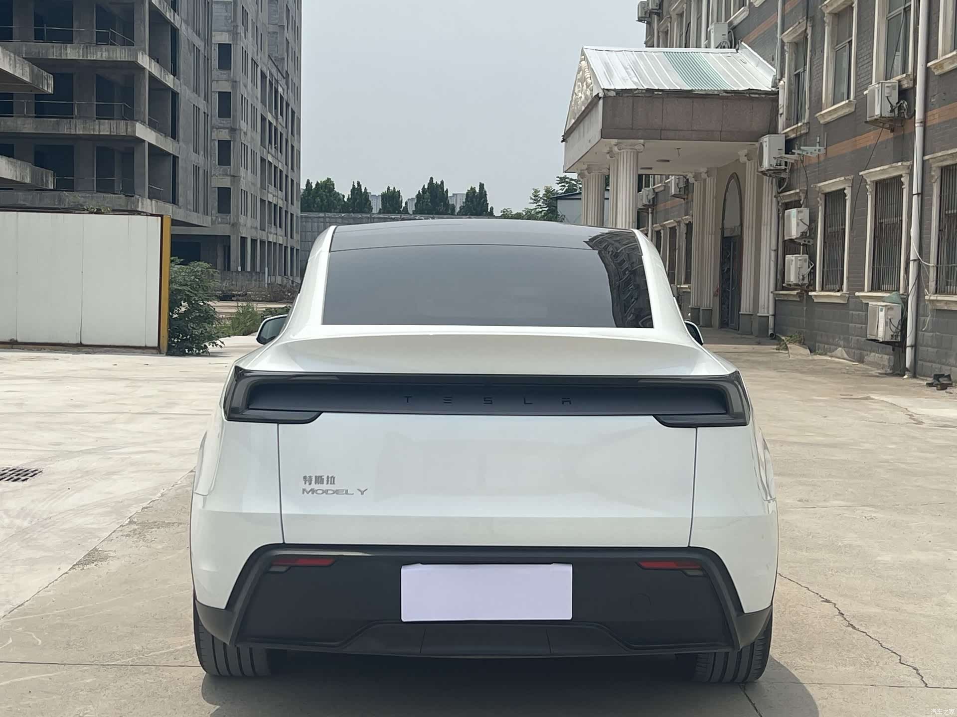 Tesla Model Y, 2025 8