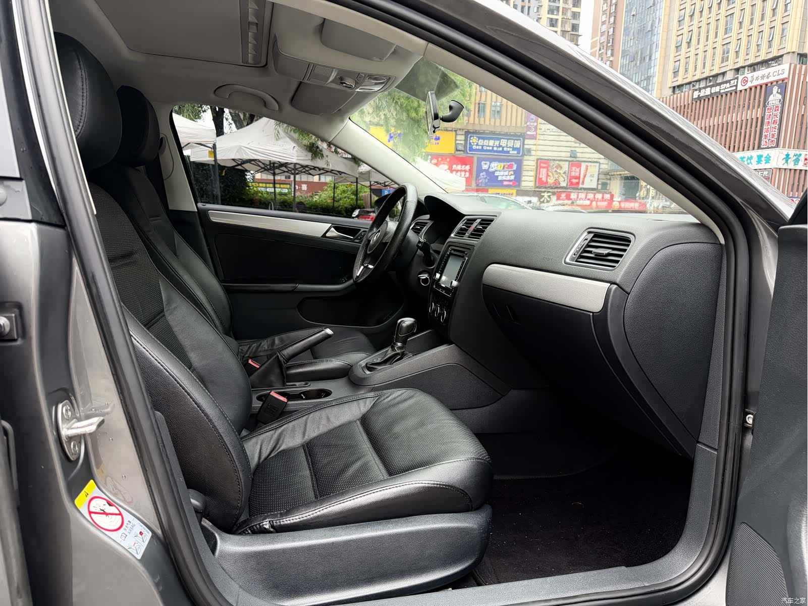 Volkswagen Sagitar, 2012 10