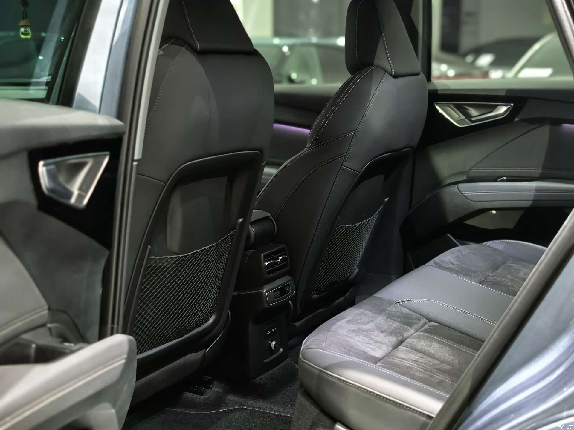 Audi Q4 e-tron, 2022 9