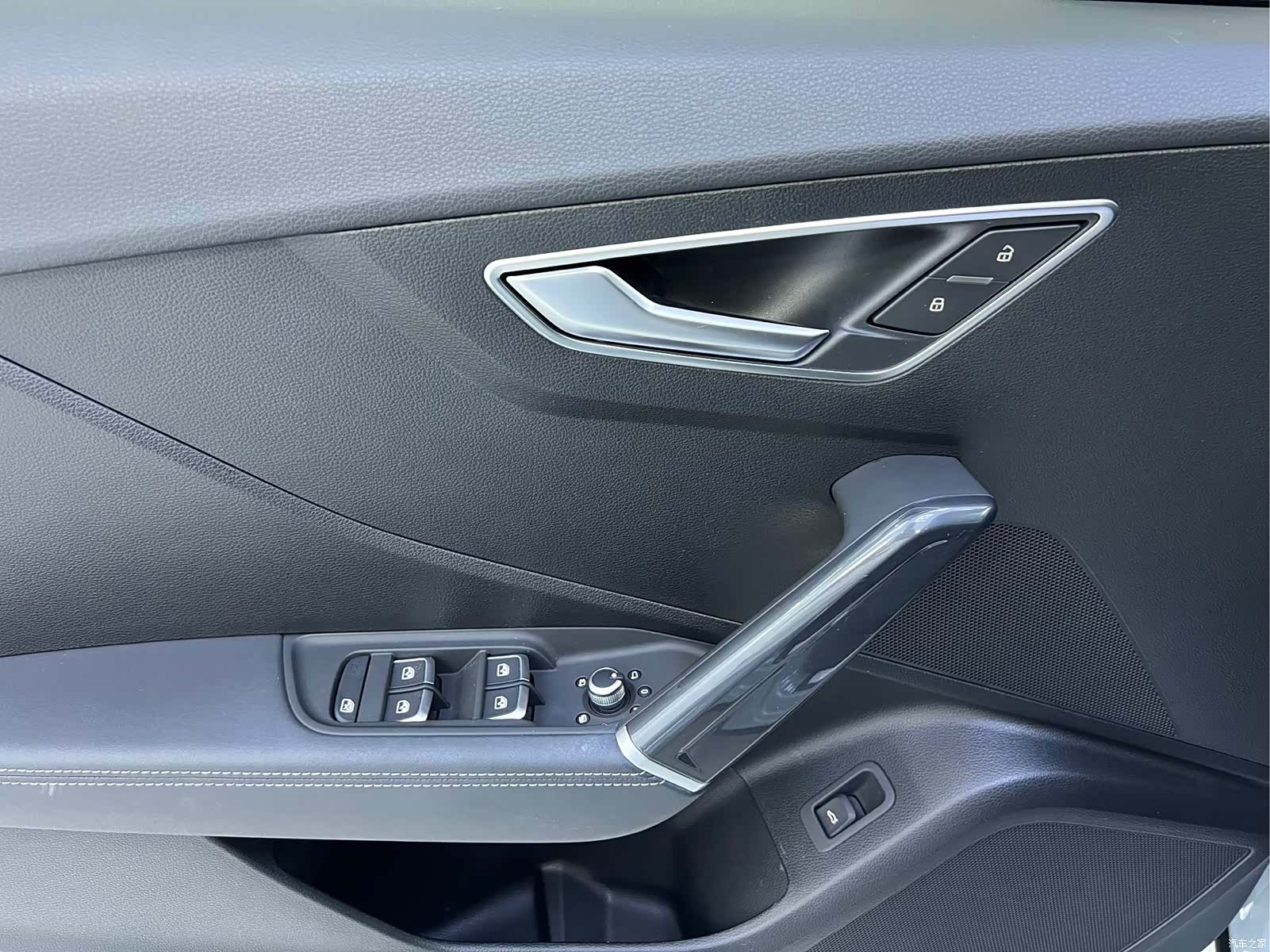 Audi Q2L, 2023 4