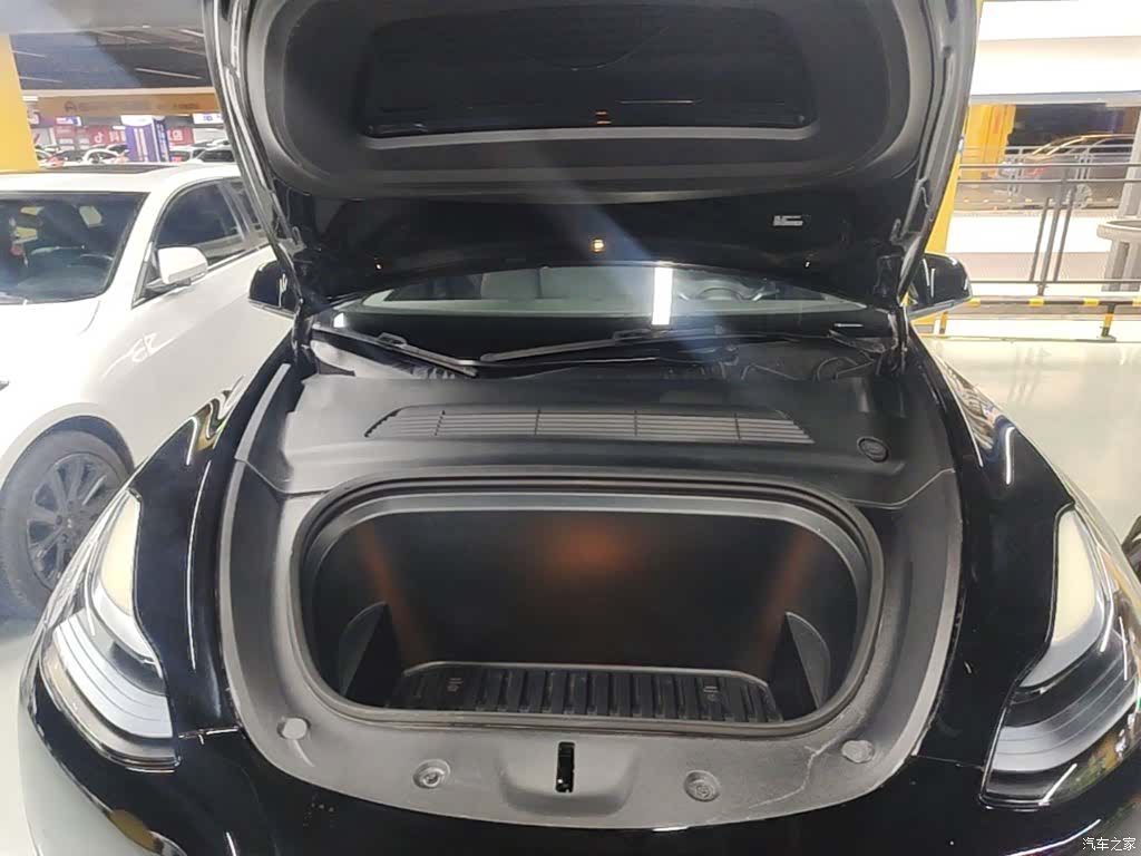Tesla Model Y, 2024 20
