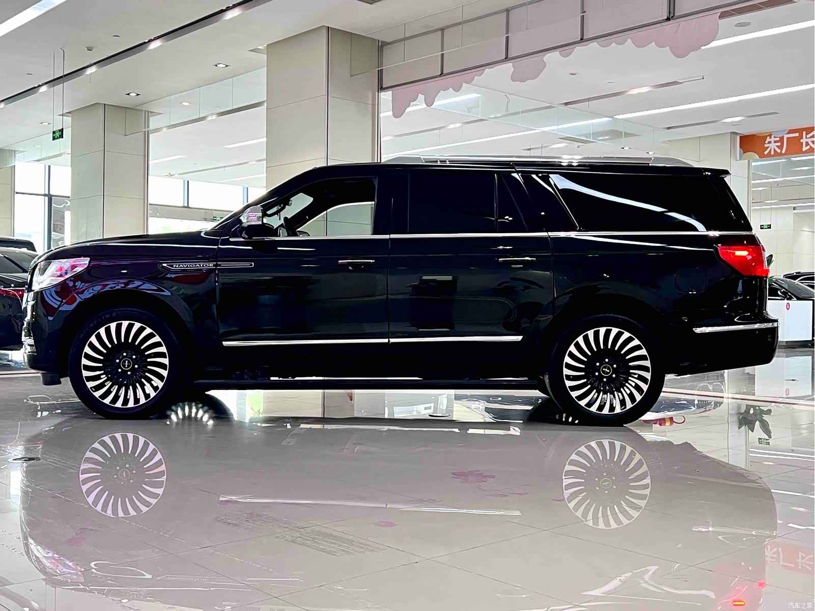 Lincoln Navigator, 2021 3