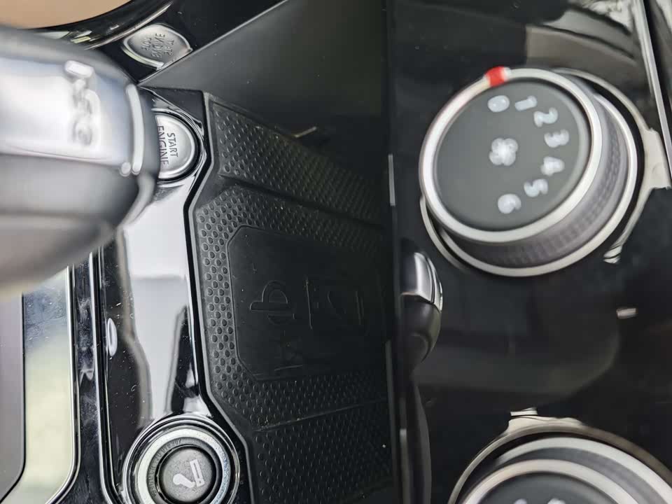 Volkswagen T-ROC exploring Songs