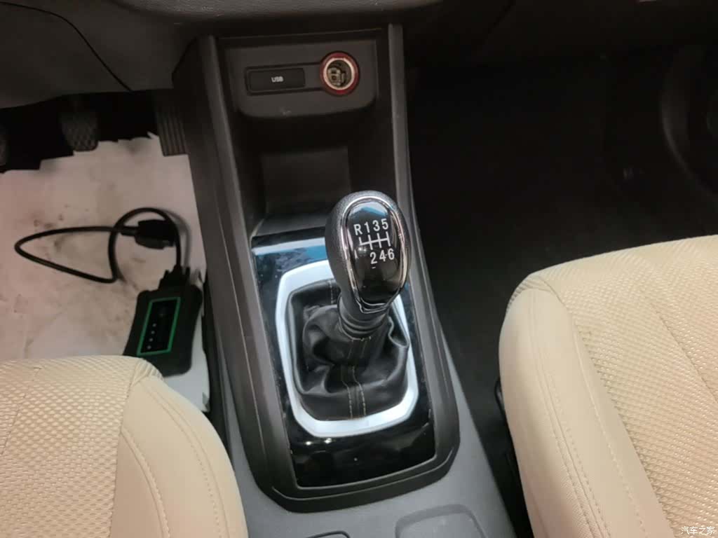 Wuling 310W, 2018 14