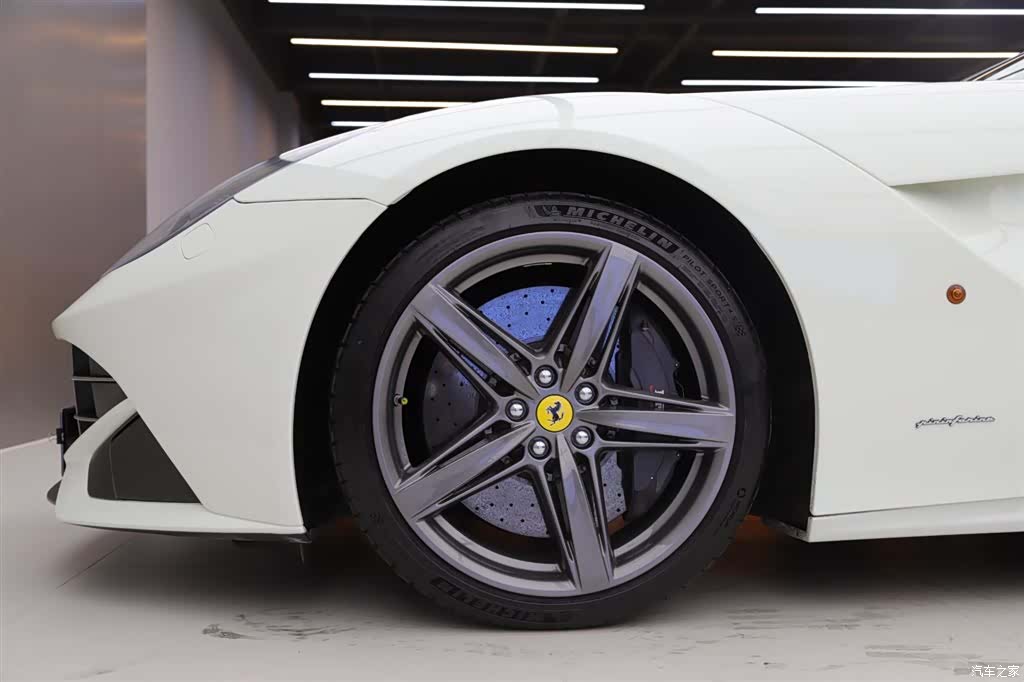 Ferrari F12ber, 2016 14