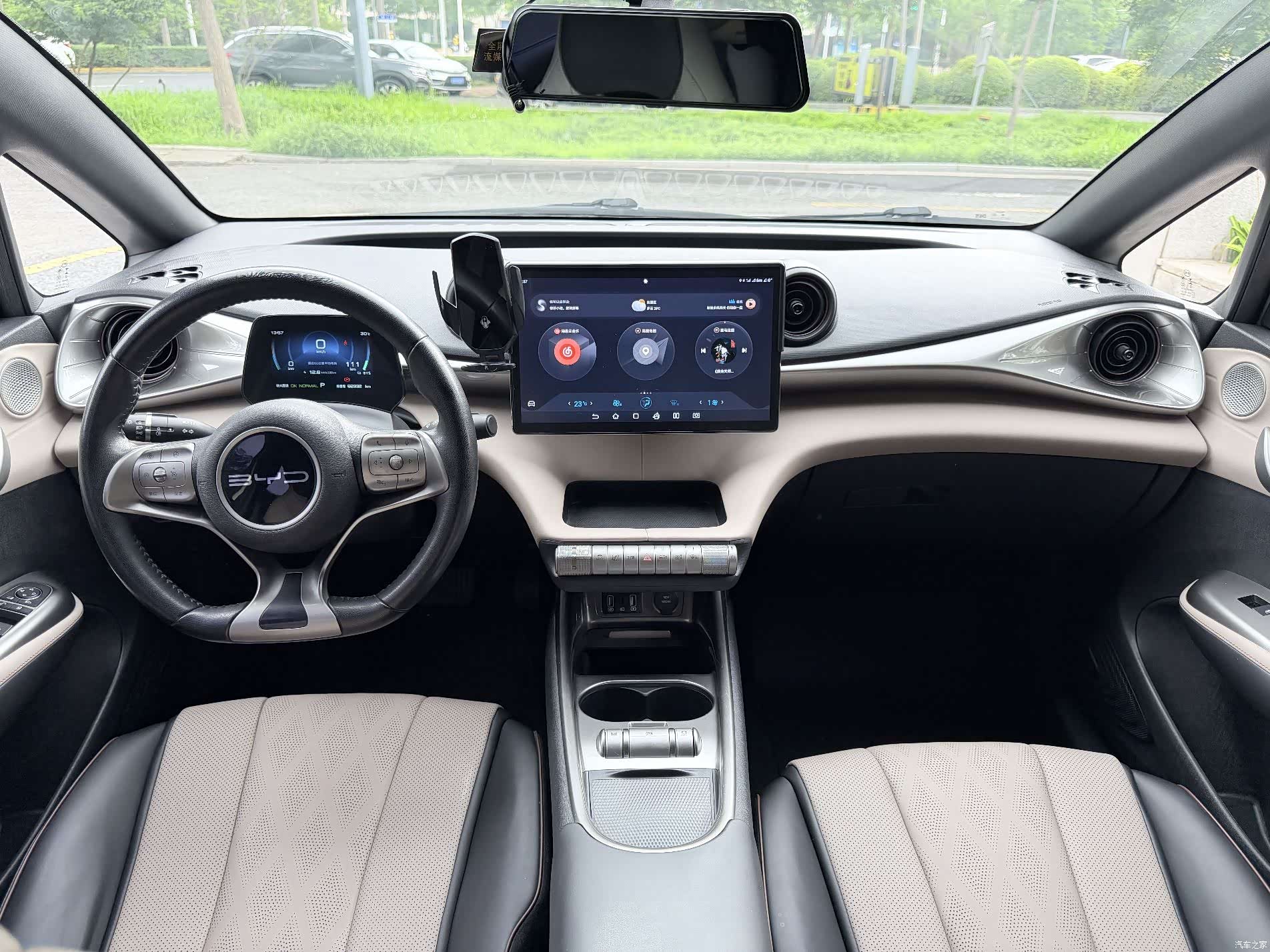 BYD Dolphin, 2023 10