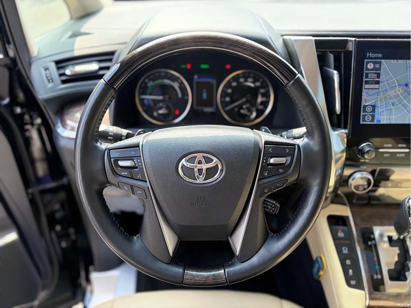 Toyota Alphard, 2022 9