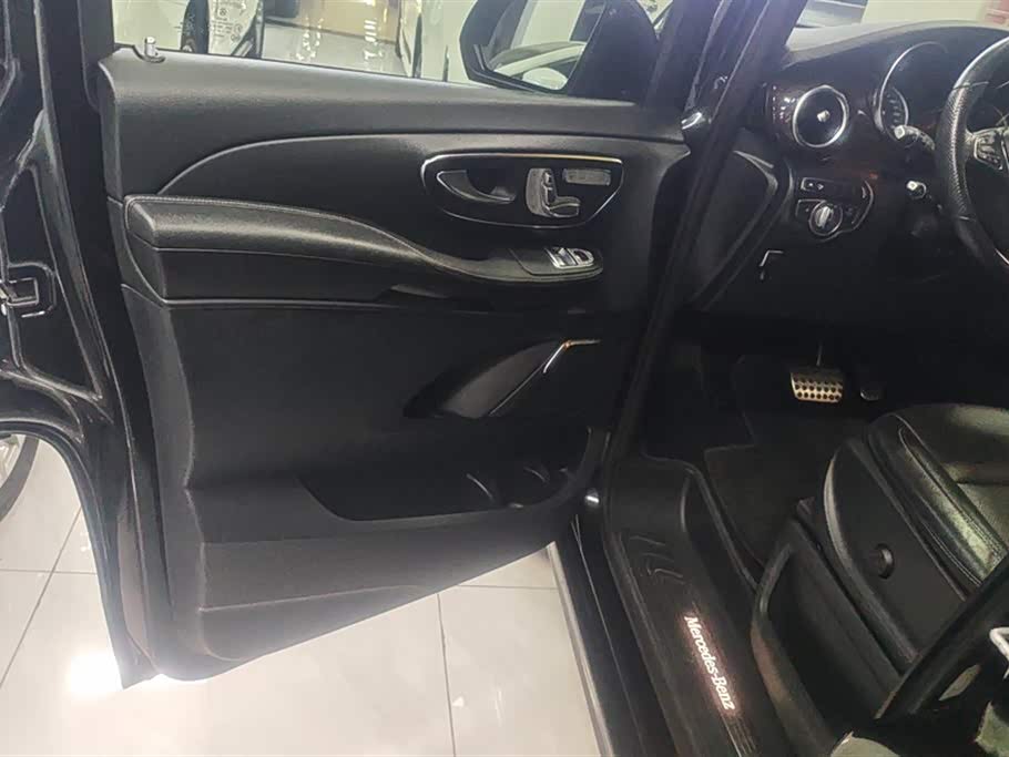 Mercedes-Benz V-class