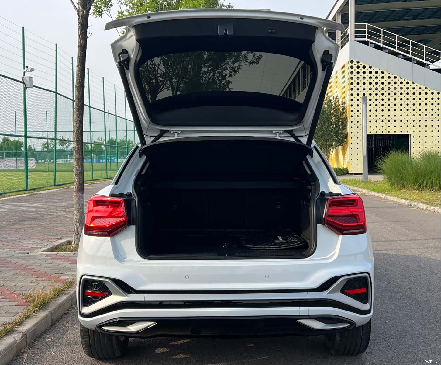 Audi Q2L, 2022 все фото