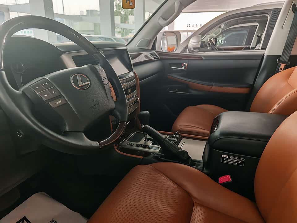 Lexus LX