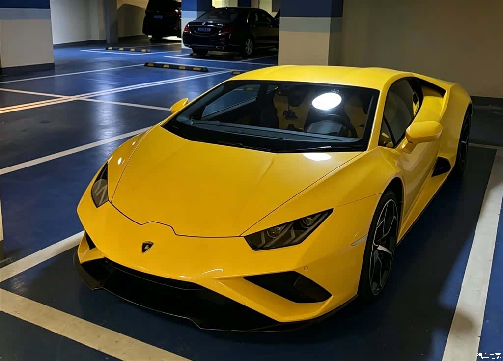 Lamborghini Huracán, 2023 1