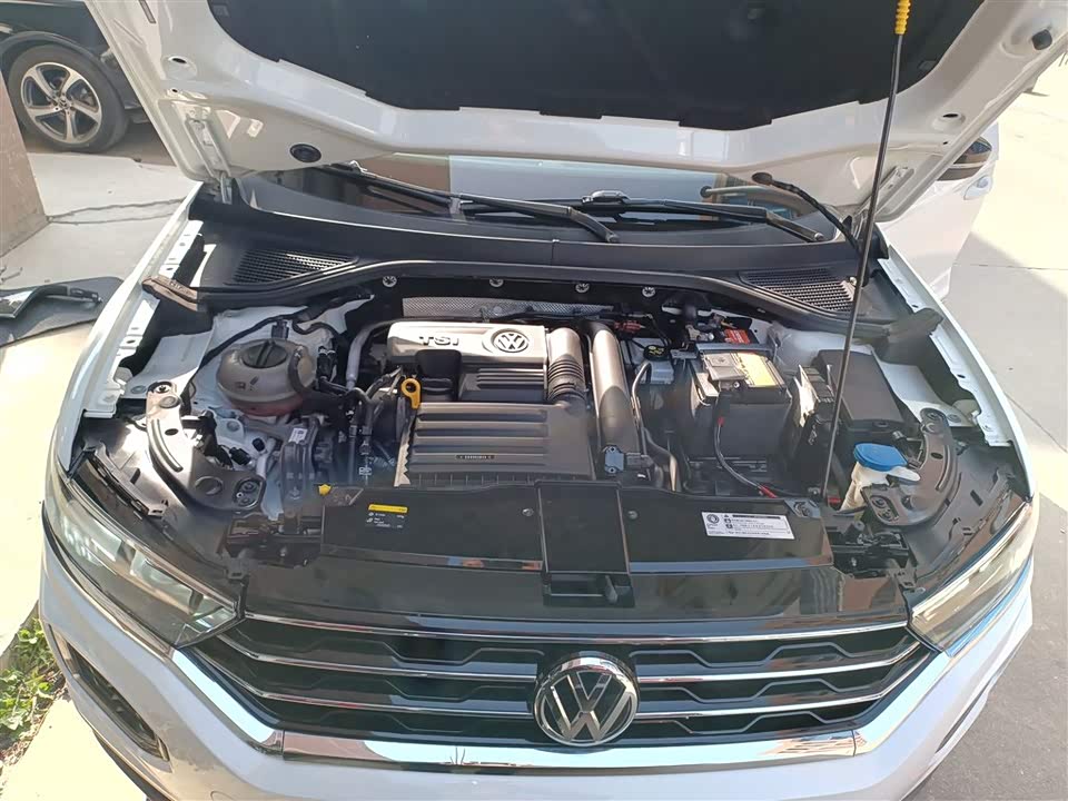 Volkswagen T-ROC exploring Songs