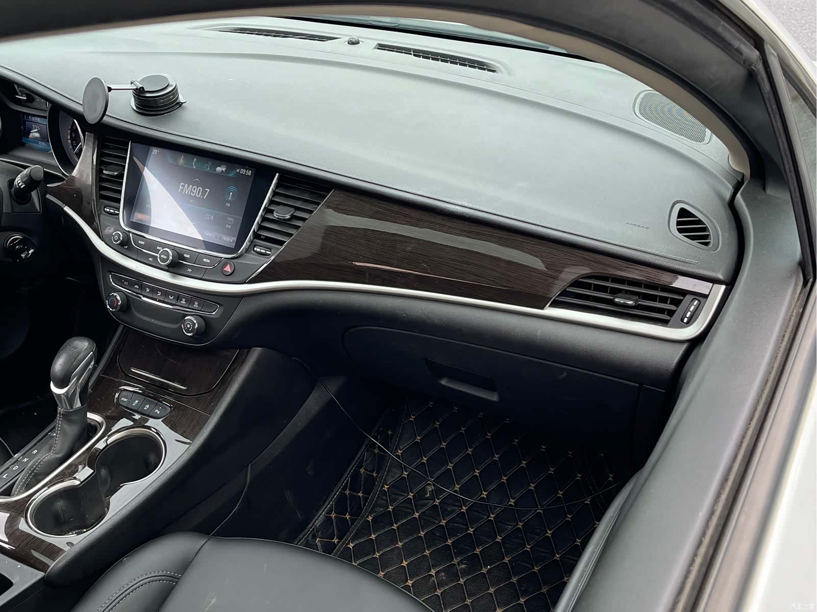 Buick Verano, 2019 16