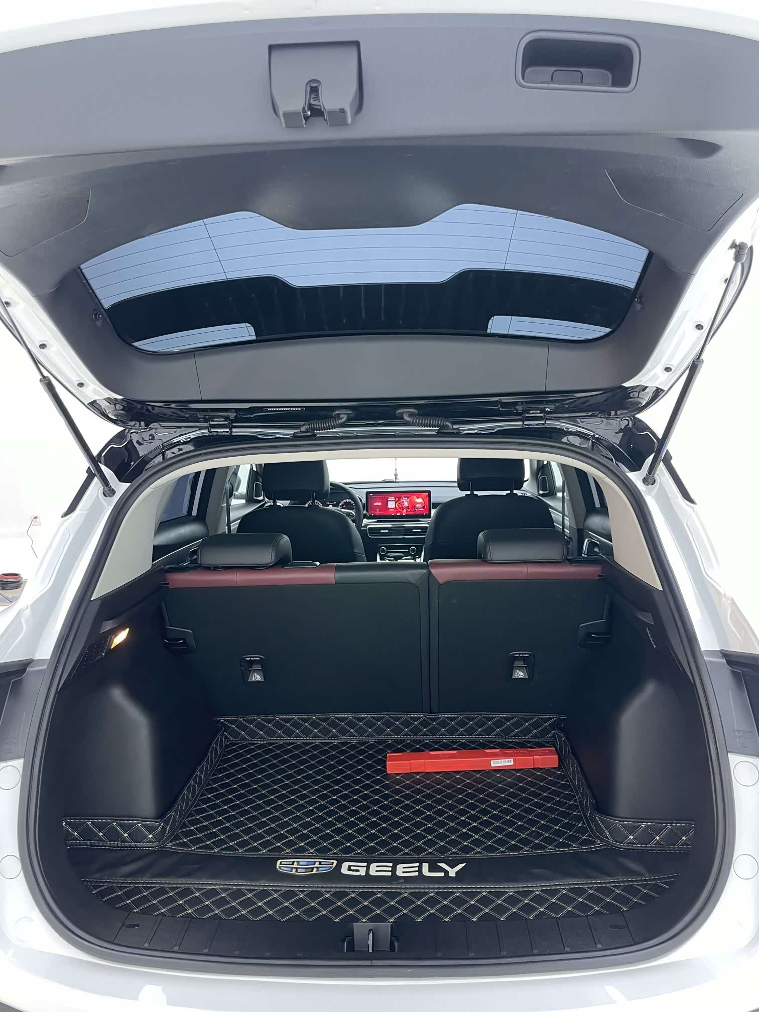Geely Coolray, 2022 12