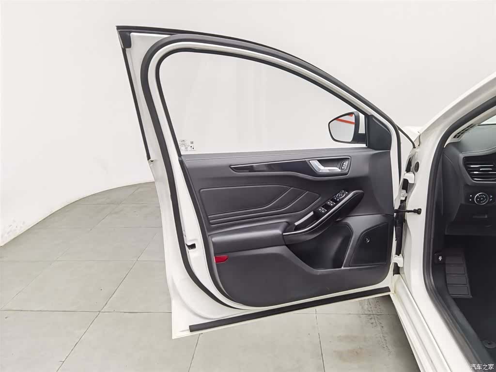 Ford Focus, 2022 8