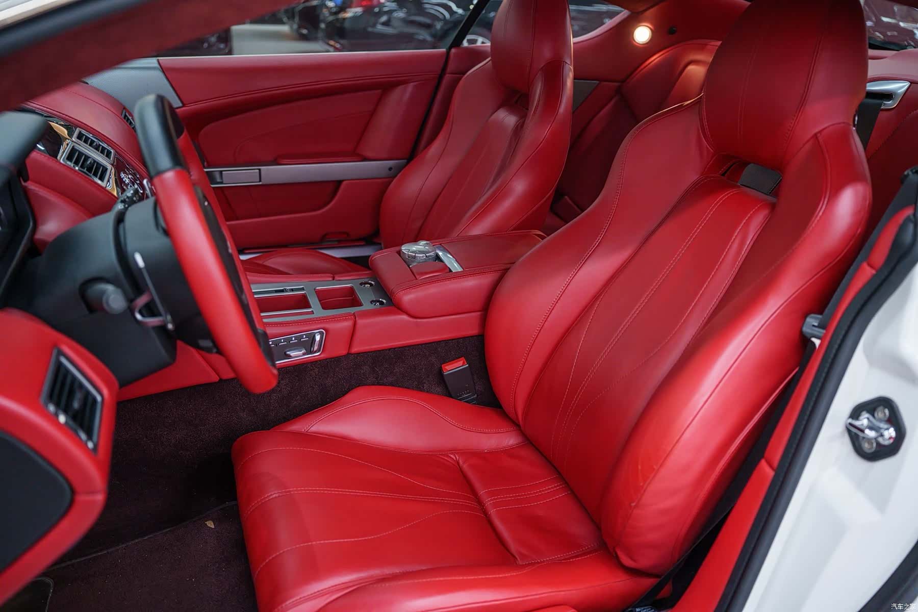 Aston Martin DB9, 2014 10