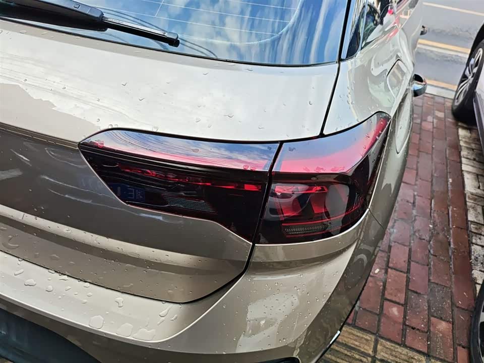 Volkswagen T-ROC exploring Songs