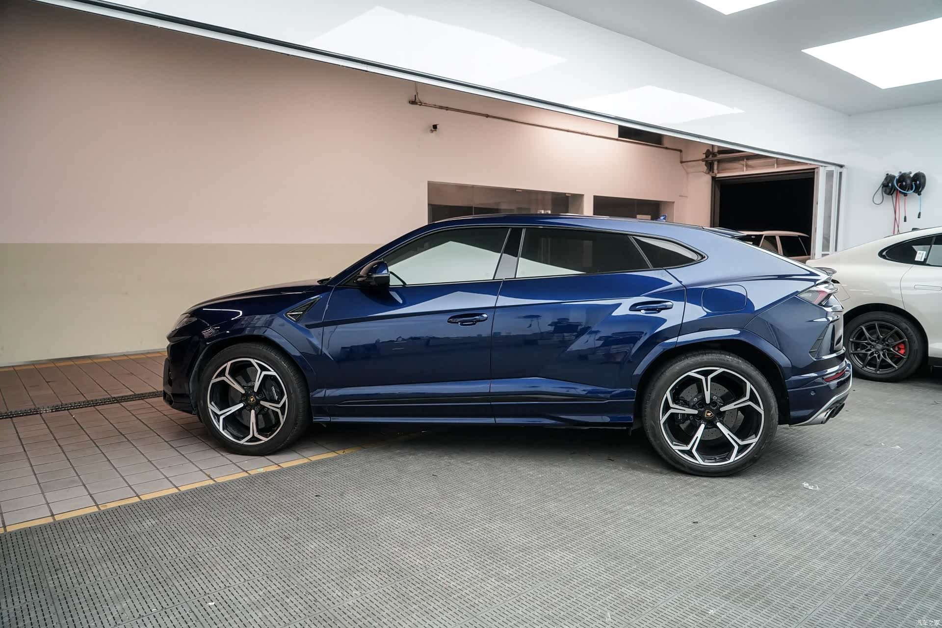 Lamborghini Urus, 2019 6