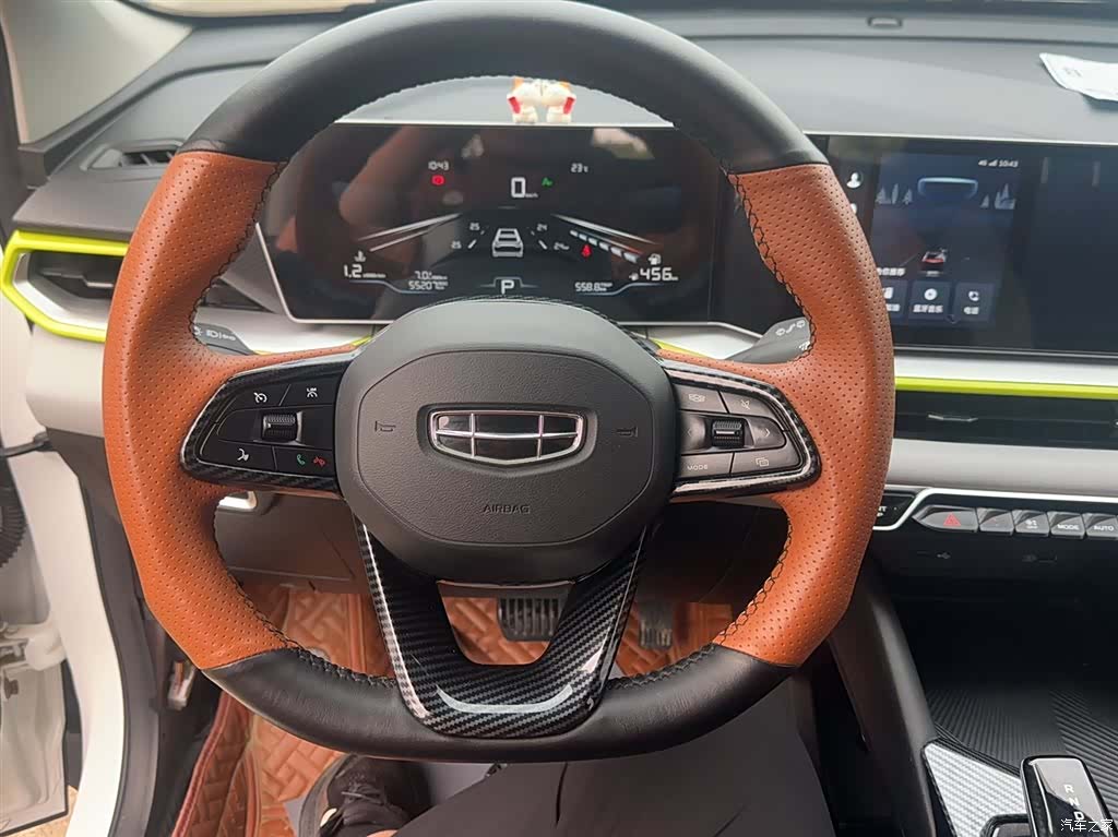 Geely Coolray, 2022 14