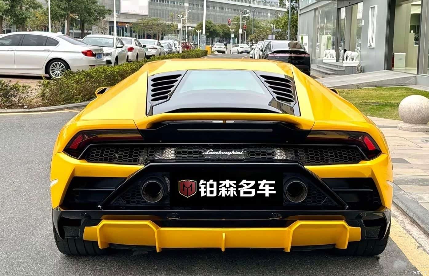 Lamborghini Huracán, 2022 3