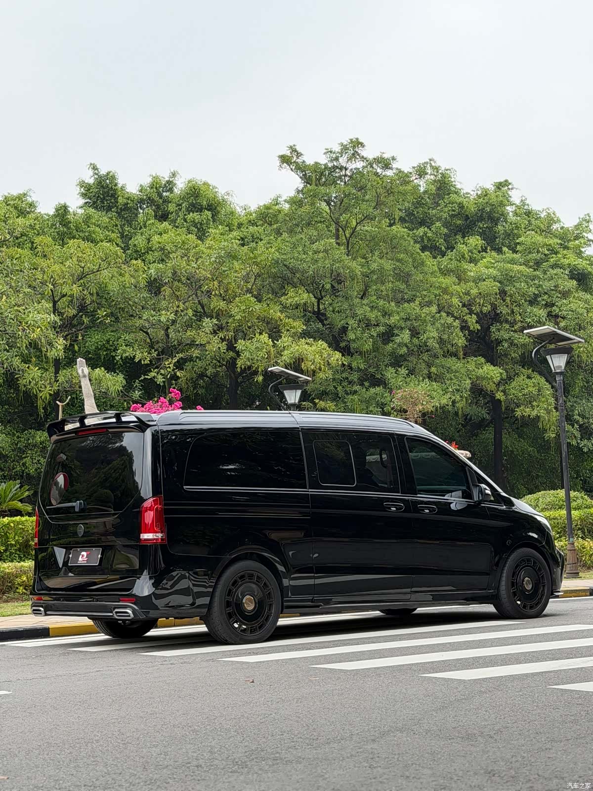 Mercedes-Benz V-Class, 2024 3