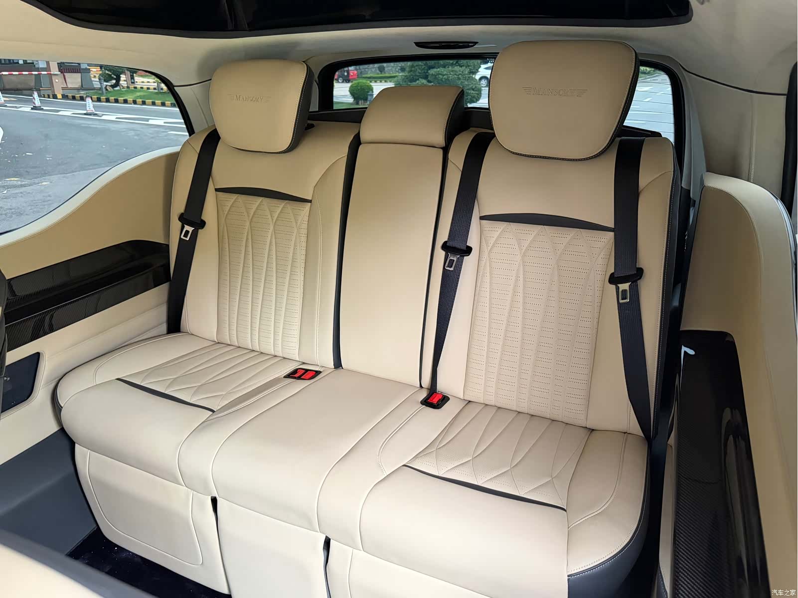 Mercedes-Benz V-Class, 2024 17