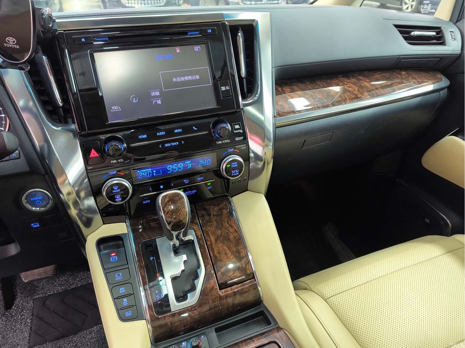 Toyota Alphard, 2020 11