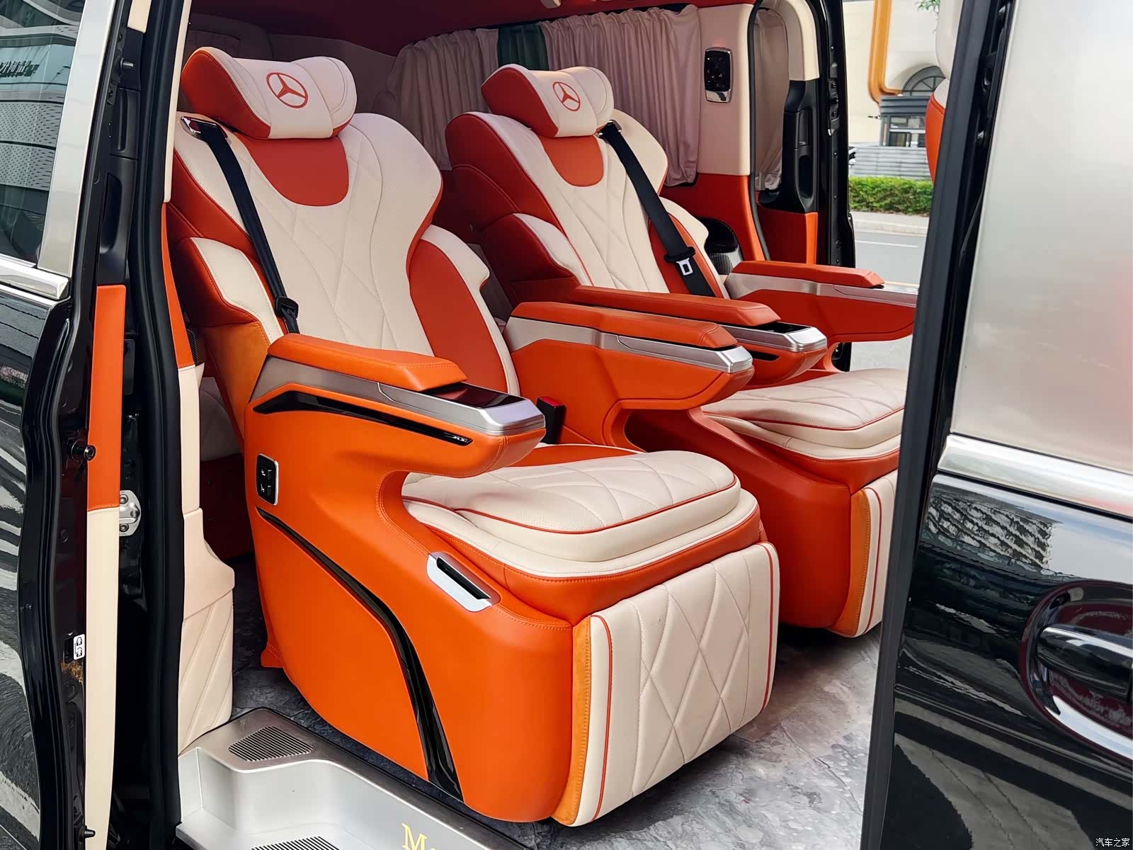 Mercedes-Benz 7, 2023 13