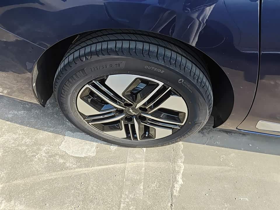 JAC Refine Ruifeng RF8 PHEV