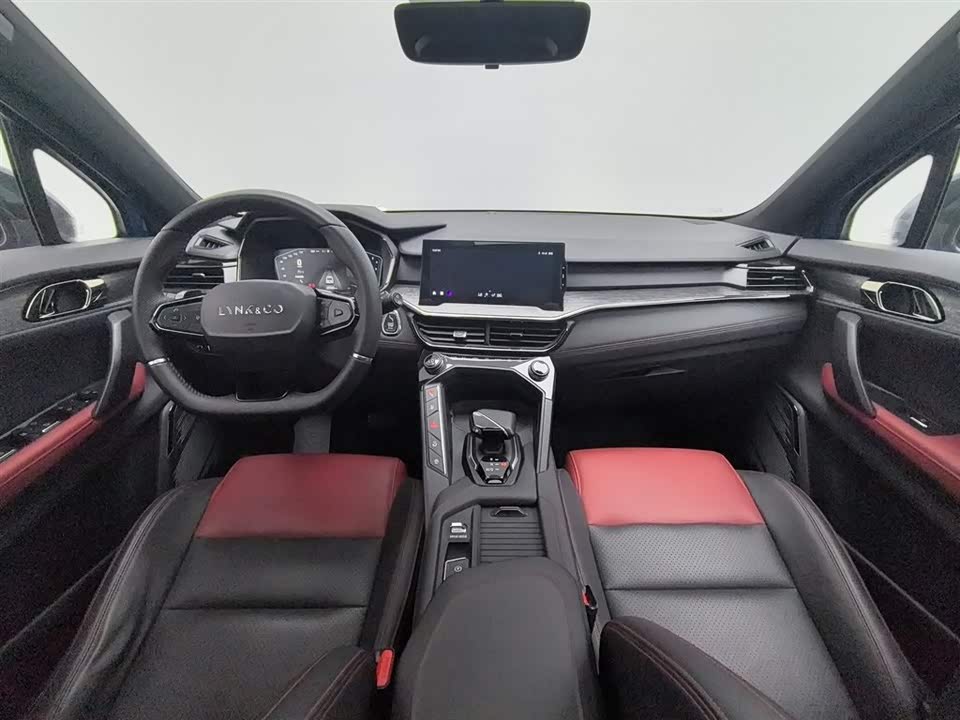 Lynk & Co 06