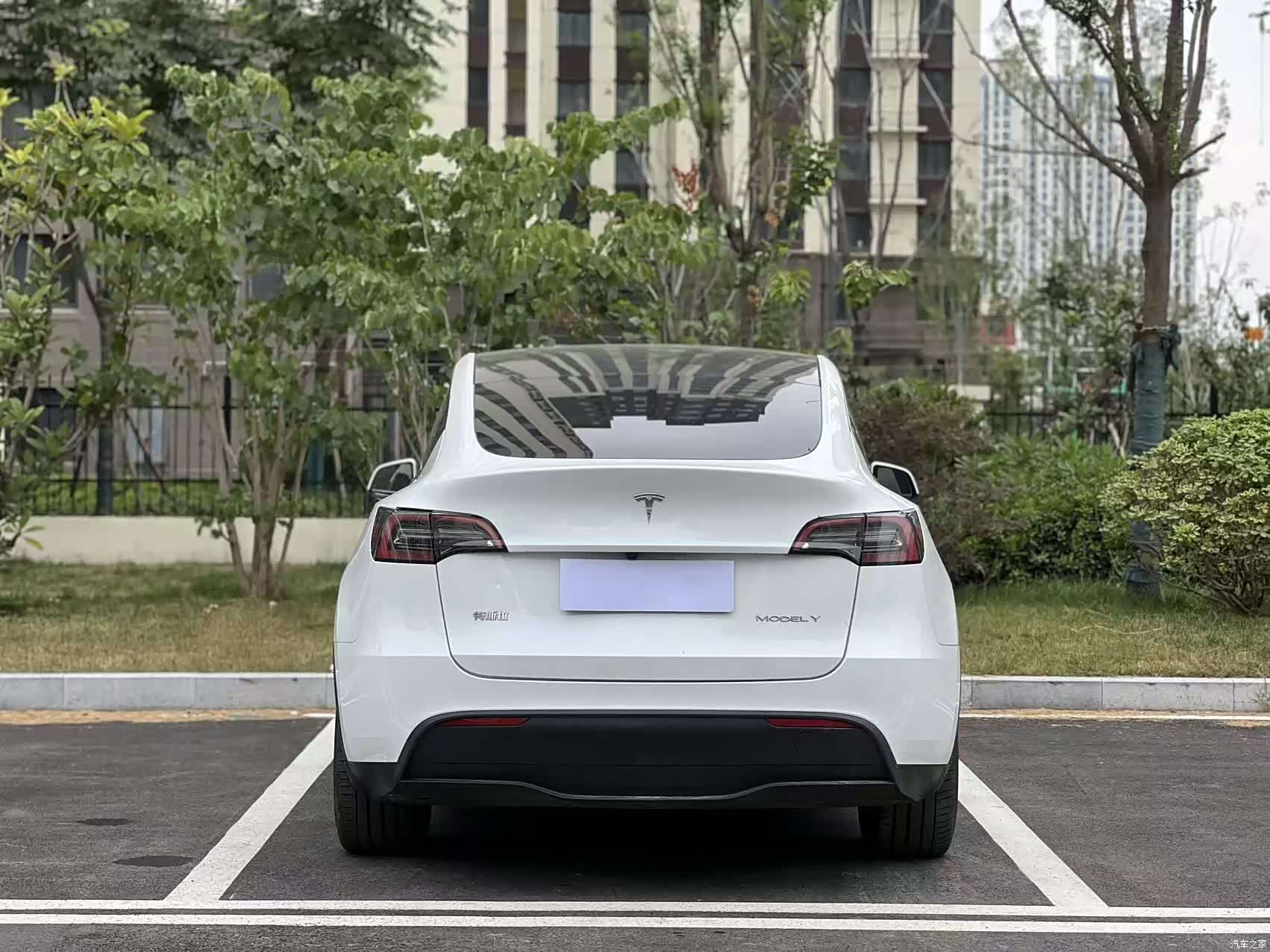 Tesla Model Y, 2024 8