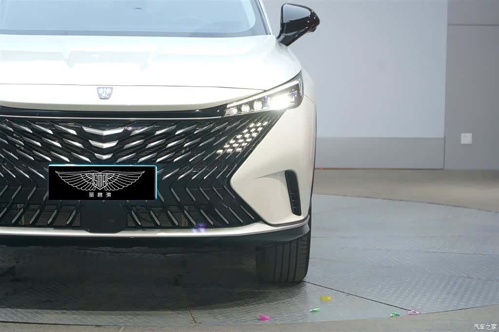 Roewe RX5, 2023 4